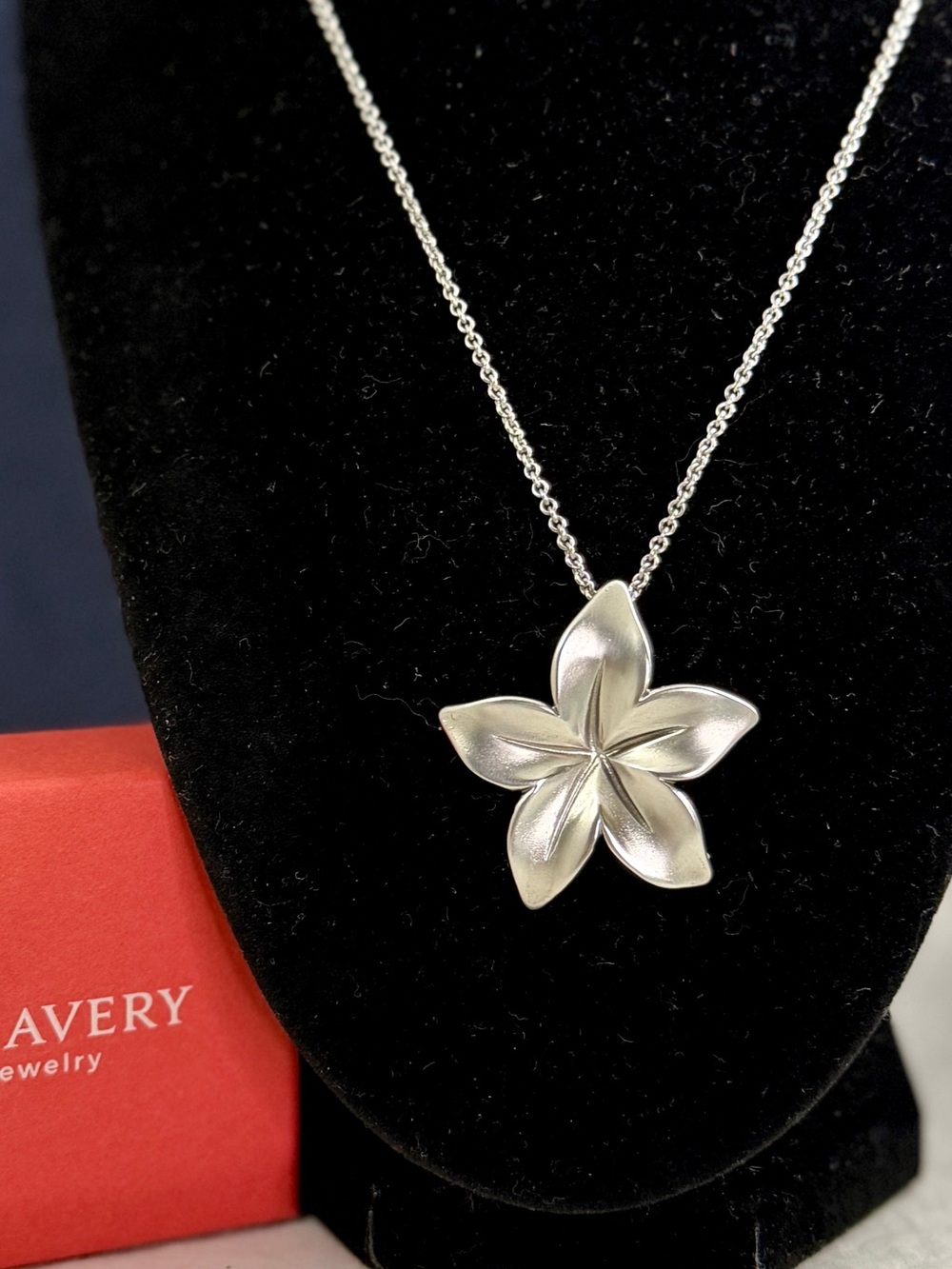 JAMES AVERY Sterling Silver Radiant Flower Blossom Lily Pendant Necklace RETIRED